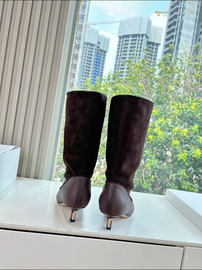 2025112817261386 410